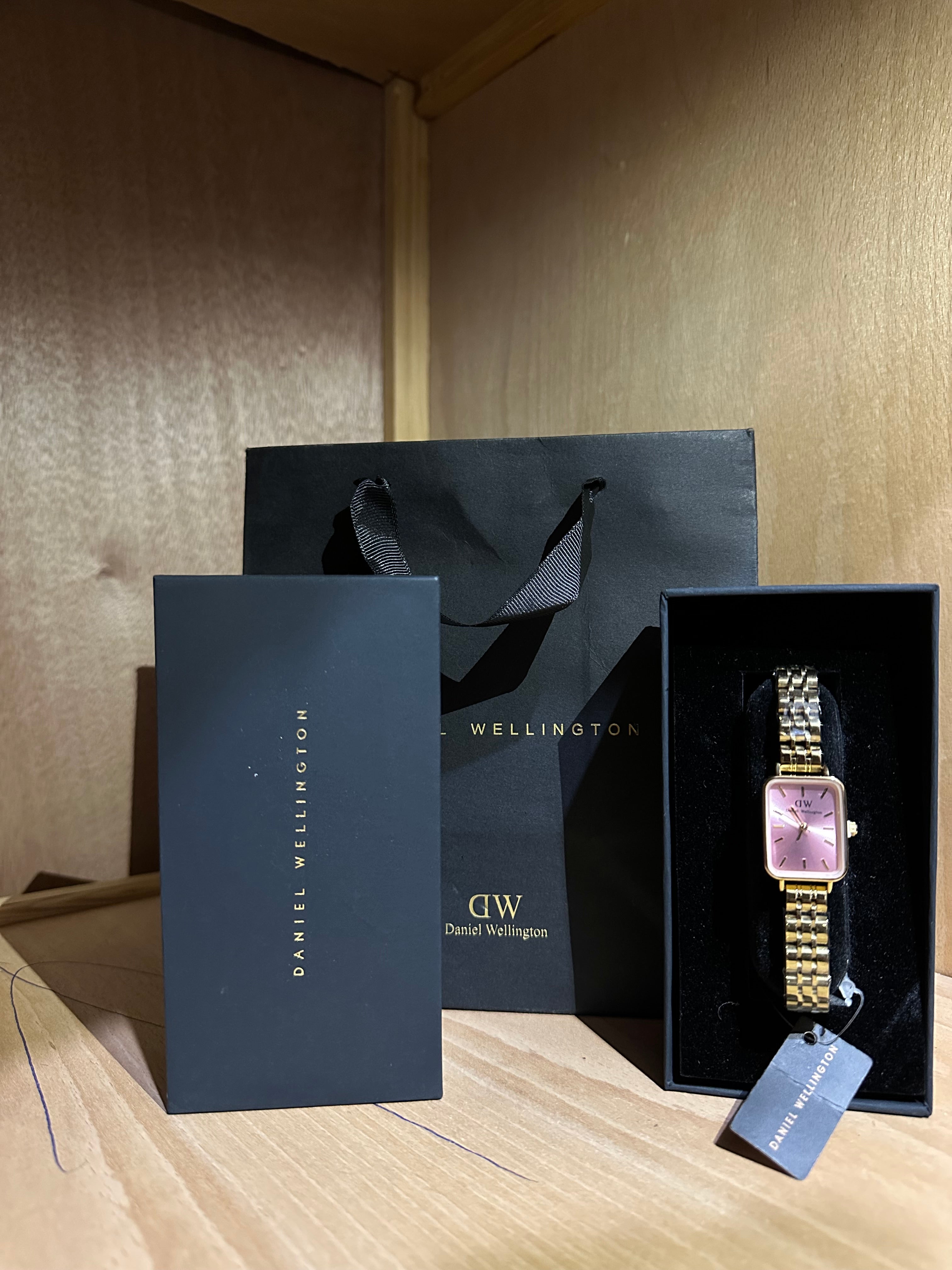 DANNIEL WELLINGTON WOMEN WATCHE WITH COMPLAIT BOX